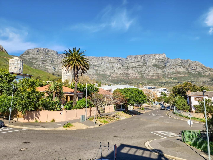 1 Bedroom Property for Sale in Vredehoek Western Cape